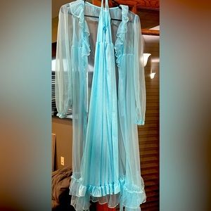 Laura Dare Almost New Children Nightgown & Robe Size 14 Blue